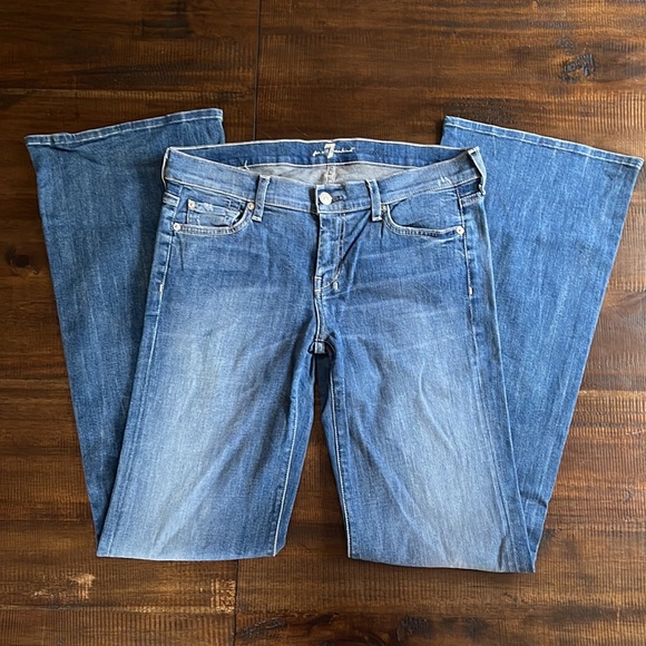 7 for all mankind. Women’s size 30. - Picture 2 of 2